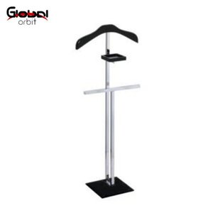 ราวแขวนชุดสูทไม้พร้อมถาดสำหรับจัดเก็บเสื้อผ้าที่บ้าน - Product Image 1