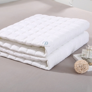 Deeda fabrika polycotton kapitone polyester elyaf otel yatağı örtüsü/yatak koruyucu