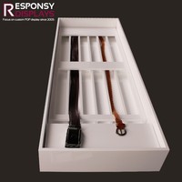 Présentoir de ceinture de comptoir en bois avec étagères multicouches pour vitrine de vente au détail de Collection de bracelets en cuir dans la boutique de mode