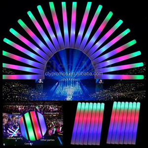 Blinkender bunter Led Foam Stick/mehrfarbiger Farbwechsel Schaum Baton Led Light Up Leucht stab