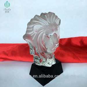 2018 Thiết Kế Mới 3D Laser Khắc Động Vật Pha Lê Lion Head Quà Tặng Lưu Niệm Giải Thưởng Tinh Thể Lion Trophy Nghệ Thuật Thủ Công - Product Image 3