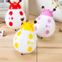 Belle veilleuse jaune à batterie coccinelle pour lit d'enfant