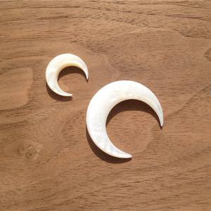 Commercio all'ingrosso Naturale Sea Shell di Fascino Madre di Perla Falce di Luna Del Pendente Del Corno Per La Moda Monili Che Fanno - Product Image 4