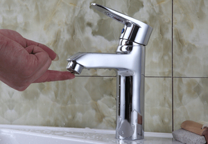 Nouveau style cuisine <span class=keywords><strong>salle</strong></span> <span class=keywords><strong>de</strong></span> <span class=keywords><strong>bain</strong></span> <span class=keywords><strong>robinet</strong></span> en laiton économie d'eau tactile <span class=keywords><strong>robinet</strong></span> aérateur - Product Image 4