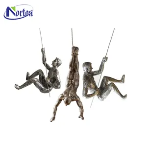 Wohnkultur wand metall skulptur kunst gezeigt 3D bronze messing klettern mann statue wand skulptur