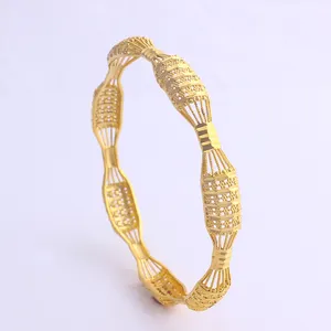 Latest Hollow Diamond Shape Design Link for Woman Girls Gift 18k Gold Plated Jewelry Bangle