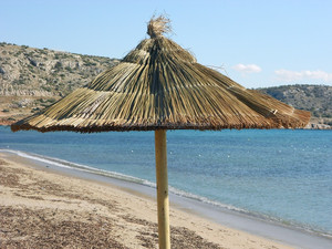 Sombrilla de Playa de Paja Marina y Hojas de Palma con Poste de Bambú para Muebles de Exterior - Product Image 4