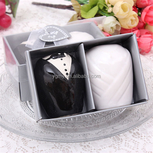 Secoueurs de sel et de poivre, cadeau de mariage pour la mariée et le marié - Product Image 4