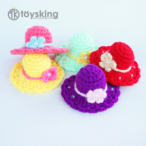 Cappellino da sole all'uncinetto per bambole - Adorabile portachiavi in miniatura, accessorio artigianale fatto a mano e bomboniera per ragazze - Product Image 4