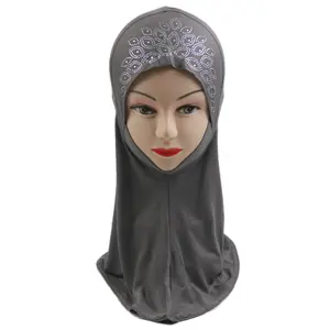 Algodão clássico Quente de Perfuração Base de Cap Moda Mulheres Hijab Inner Caps Bonnet Muçulmano Hijab