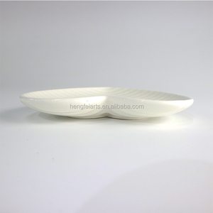 Blanc pas cher <span class=keywords><strong>en</strong></span> céramique émaillée <span class=keywords><strong>en</strong></span> <span class=keywords><strong>forme</strong></span> <span class=keywords><strong>de</strong></span> <span class=keywords><strong>coeur</strong></span> mariage assiettes - Product Image 5