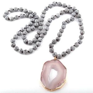 สร้อยคอแฟชั่นผู้หญิง สไตล์โบฮีเมียน ประดับด้วยหินลาวา สร้อยยาวแบบผูกปม พร้อมจี้หินอาเกตสีเทาแบบดรูซี่ - Product Image 3