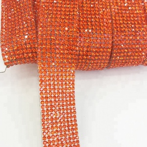 L147 2cm colorato Hotfix strass Trim Crystal Iron on o Hotfix, colla da usare. Forma della catena di strass con motivo Flatback - Product Image 2