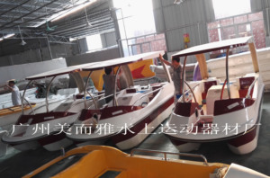 Bateau à pédales pour adultes, quatre <span class=keywords><strong>places</strong></span>, en fibre de verre, bateau à pédales électrique, équipement de jeux aquatiques (M-076) pour parc aquatique - Product Image 5