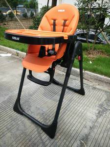 Elegante Silla de comedor rusa para bebé con bandeja de 2 posiciones Marco negro de plástico de buena calidad Diseño moderno para uso en la cocina - Product Image 2