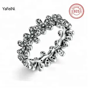 Женское кольцо из серебра 925 пробы с цветком