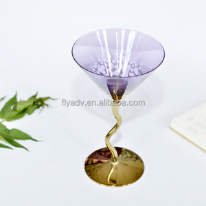 Tige spéciale en <span class=keywords><strong>verre</strong></span> à <span class=keywords><strong>Martini</strong></span> avec tige torsadée, pour le mariage, la meilleure vente - Product Image 1