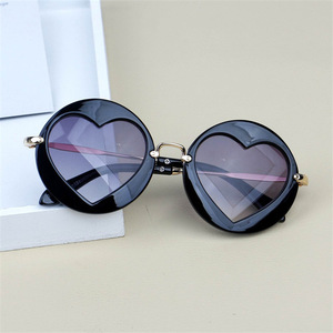 <span class=keywords><strong>Occhiali</strong></span> <span class=keywords><strong>da</strong></span> <span class=keywords><strong>Sole</strong></span> Rotondi di Lusso per Bambini, Montatura in Metallo a Cuore, <span class=keywords><strong>Occhiali</strong></span> <span class=keywords><strong>da</strong></span> <span class=keywords><strong>Sole</strong></span> alla Moda per Ragazze e Ragazzi, Montatura di Alta Qualità - Product Image 5
