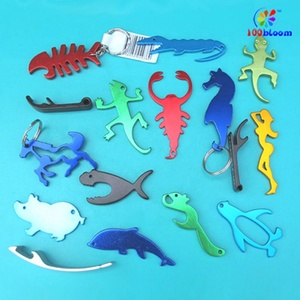 Fábrica al por mayor 7,5 cm barato de aluminio en forma de tiburón abrebotellas llavero - Product Image 6