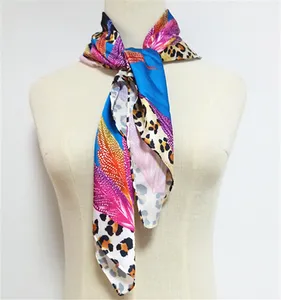 Bandana carré en mousseline de soie léger personnalisé doux foulards en soie pour femmes motif imprimé printemps saison adulte département vente en gros