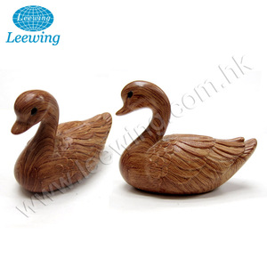 Newest Stylish Unique Holiday/Home Decoration Gift Ideas Vinyl Toy Manufacturer Customized Wood Pattern Swan <b>Floating</b> Bath Toy - Product Image 2