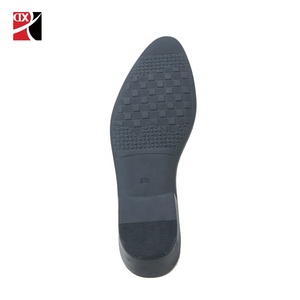 Semelles <span class=keywords><strong>en</strong></span> caoutchouc pointues sur mesure de grande taille <span class=keywords><strong>pour</strong></span> hommes <span class=keywords><strong>pour</strong></span> la fabrication de chaussures <span class=keywords><strong>en</strong></span> <span class=keywords><strong>cuir</strong></span> Semelles moulées <span class=keywords><strong>pour</strong></span> chaussures - Product Image 4