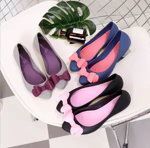 महिला फ्लैट जूते नई आगमन महिलाओं के लिए जेली सैंडल