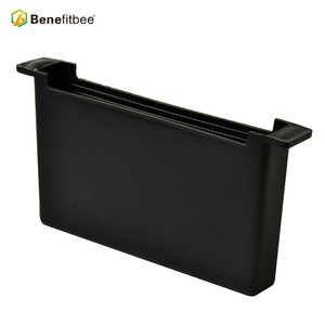 Alimentador de Abejas de Plástico Mini de 0.5L - Product Image 2