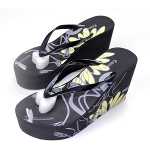 Scarpe con zeppa in pvc rosso stampa a schermo intero personalizzata pantofole con tacco alto zeppa <span class=keywords><strong>infradito</strong></span> da <span class=keywords><strong>donna</strong></span> <span class=keywords><strong>infradito</strong></span> <span class=keywords><strong>sandali</strong></span> eva moda <span class=keywords><strong>donna</strong></span> - Product Image 3