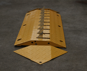 2025 Chiết Giang Hot Bán Một Cách Đường Gai Giao Thông Gai 385*1000*50 Mm Rào cản Đường Và Lốp Killer Gai - Product Image 2