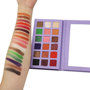 <span class=keywords><strong>Paleta</strong></span> de sombras de ojos de 18 colores de alta calidad Muestra gratis <span class=keywords><strong>Paleta</strong></span> de belleza brillante mate <span class=keywords><strong>con</strong></span> purpurina Maquillaje en polvo de etiqueta privada - Product Image 4