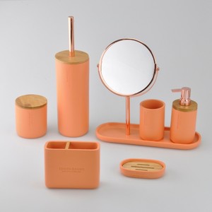 Accessoires de salle de bain classiques en poly rond orange 7 pièces - Product Image 1
