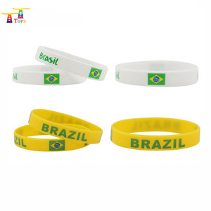 Debossed color filled mano en relieve banda Bandera de país diferente Wold Copa Silicona - Product Image 1