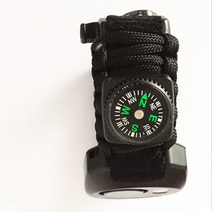 2023 Paracord Bracelet Kit Outdoor Survival Armband Camping Wandern Tragbare persönliche Alarme mit LED-Licht