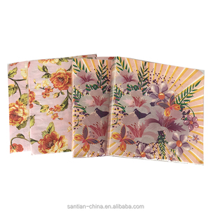 Santi an <span class=keywords><strong>Paper</strong></span> European <span class=keywords><strong>Decorative</strong></span> 2ply gefaltete Servietten Buntes quadratisches Muster mit Cartoon-Bildern aus jungfräulichem Zellstoff
