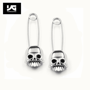 Nuovi Uomini <span class=keywords><strong>Orecchini</strong></span> In Acciaio Pin di Sicurezza in Acciaio Testa Del Cranio <span class=keywords><strong>Orecchini</strong></span> Irregolare <span class=keywords><strong>Orecchini</strong></span> per Le Donne e Gli Uomini Dei Monili - Product Image 2