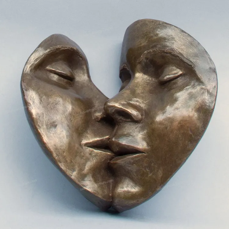 नई कला का काम कांस्य दिल के आकार चेहरा चुंबन प्रतिमा धातु <span class=keywords><strong>उपहार</strong></span> मूर्तिकला