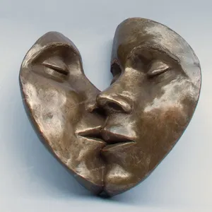 Nuova arte di lavoro a forma di cuore bronzo faccia baciare statua di metallo regalo di scultura