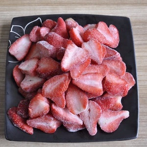 Bán nóng cung cấp giá tốt 10kg <span class=keywords><strong>iqf</strong></span> trái cây toàn Bộ xúc xắc thái lát khối thực phẩm đông lạnh dâu tây - Product Image 2