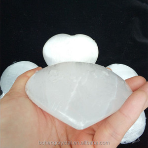 Venta al por mayor blanco natural rough <span class=keywords><strong>selenita</strong></span> cristal claro yeso forma del corazón - Product Image 6