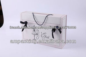 Feuillete Boite d'Embllage de Charniere Carton pour Verements avec Poignees et Ruban Arc - Product Image 1