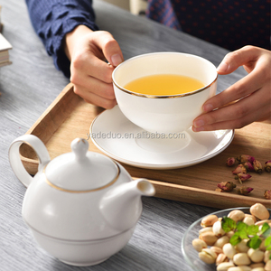 Teiera britannica in porcellana dorata in ceramica <span class=keywords><strong>da</strong></span> 500 <span class=keywords><strong>ml</strong></span> con bordo in oro e <span class=keywords><strong>tazza</strong></span> <span class=keywords><strong>da</strong></span> <span class=keywords><strong>tè</strong></span> impilata - Product Image 2