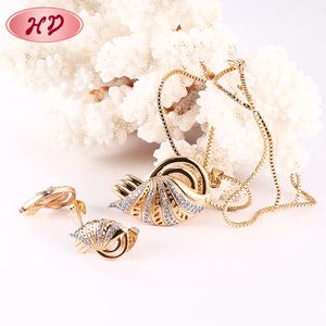 Hermoso diseño de pendientes y collar al por mayor de Dubái dorado diseños de joyería fotos - Product Image 4
