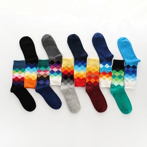 2021 vendita calda da <span class=keywords><strong>uomo</strong></span> <span class=keywords><strong>divertenti</strong></span> calzini colorati con Logo personalizzato 44 colori a righe a quadri in cotone diamantato antiscivolo Casual per la stagione primaverile - Product Image 3