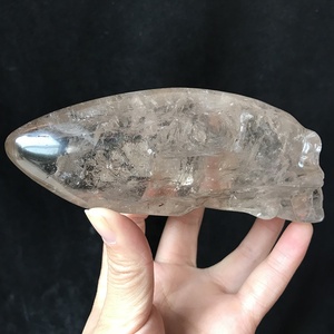 Teschi Alieni in Cristallo di Quarzo Naturale Intagliati a Mano Personalizzati, Teschi a Testa Lunga in Quarzo Fumé a Grandezza Naturale in Vendita - Product Image 3