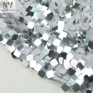 Nanyee tekstil düz parlak ayna gümüş kare pullu kumaş üzerinde beyaz örgü - Product Image 1