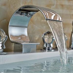 Deck Mounted Bathtub Tangan Sprayer Mixer <span class=keywords><strong>5</strong></span> Lubang Install Tiga Menangani Air Terjun Cerat Kuningan <span class=keywords><strong>Tub</strong></span> <span class=keywords><strong>Faucet</strong></span> - Product Image 2