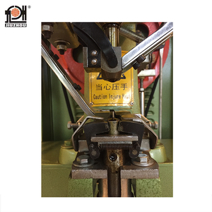 Machine de pressage de fixation de bouton pression en métal automatique facile à utiliser 220V Jeans Pocket Rivet <span class=keywords><strong>Pressing</strong></span> Motor comme composant de base - Product Image 4