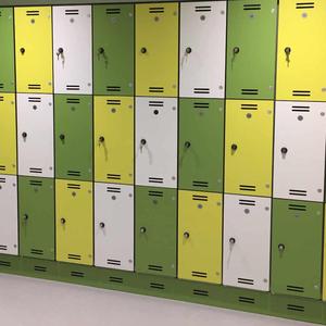 Equipo de gimnasia al aire libre, <span class=keywords><strong>armario</strong></span> portátil, taquillas para niños, laminado compacto de plástico ensamblado, casillero HPL, 10-15 años - Product Image 1