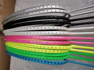 Raquettes de <span class=keywords><strong>badminton</strong></span> en carbone intégral avec manche en bois 4U 22~30LBS Couleur unie <span class=keywords><strong>Sans</strong></span> logos Directement de l'usine - Product Image 5